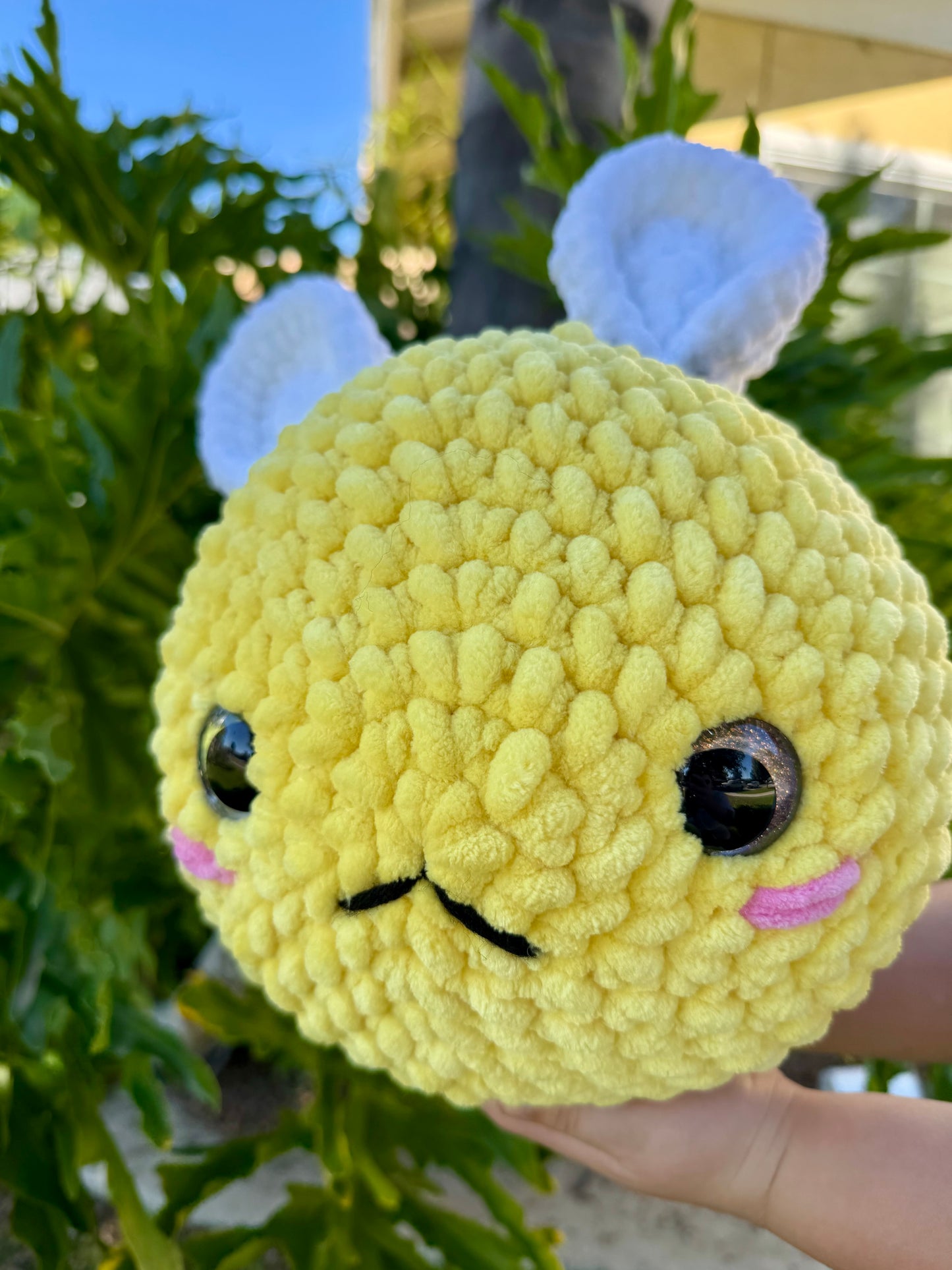 🐝 Jumbo Plush Crocheted Bee – Handmade, Soft & Cuddly Amigurumi Bee Plushie 🐝