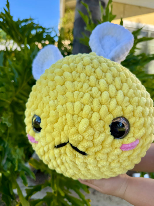 🐝 Jumbo Plush Crocheted Bee – Handmade, Soft & Cuddly Amigurumi Bee Plushie 🐝