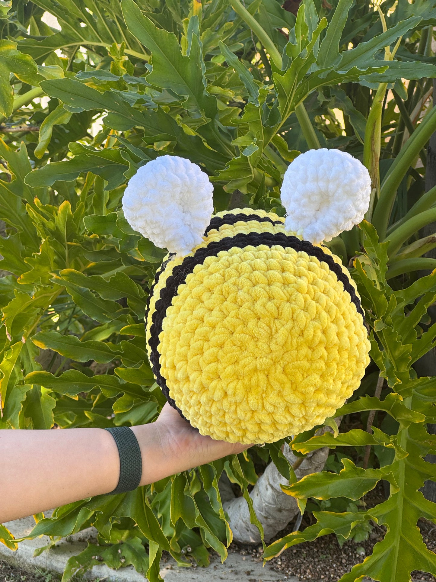 🐝 Jumbo Plush Crocheted Bee – Handmade, Soft & Cuddly Amigurumi Bee Plushie 🐝