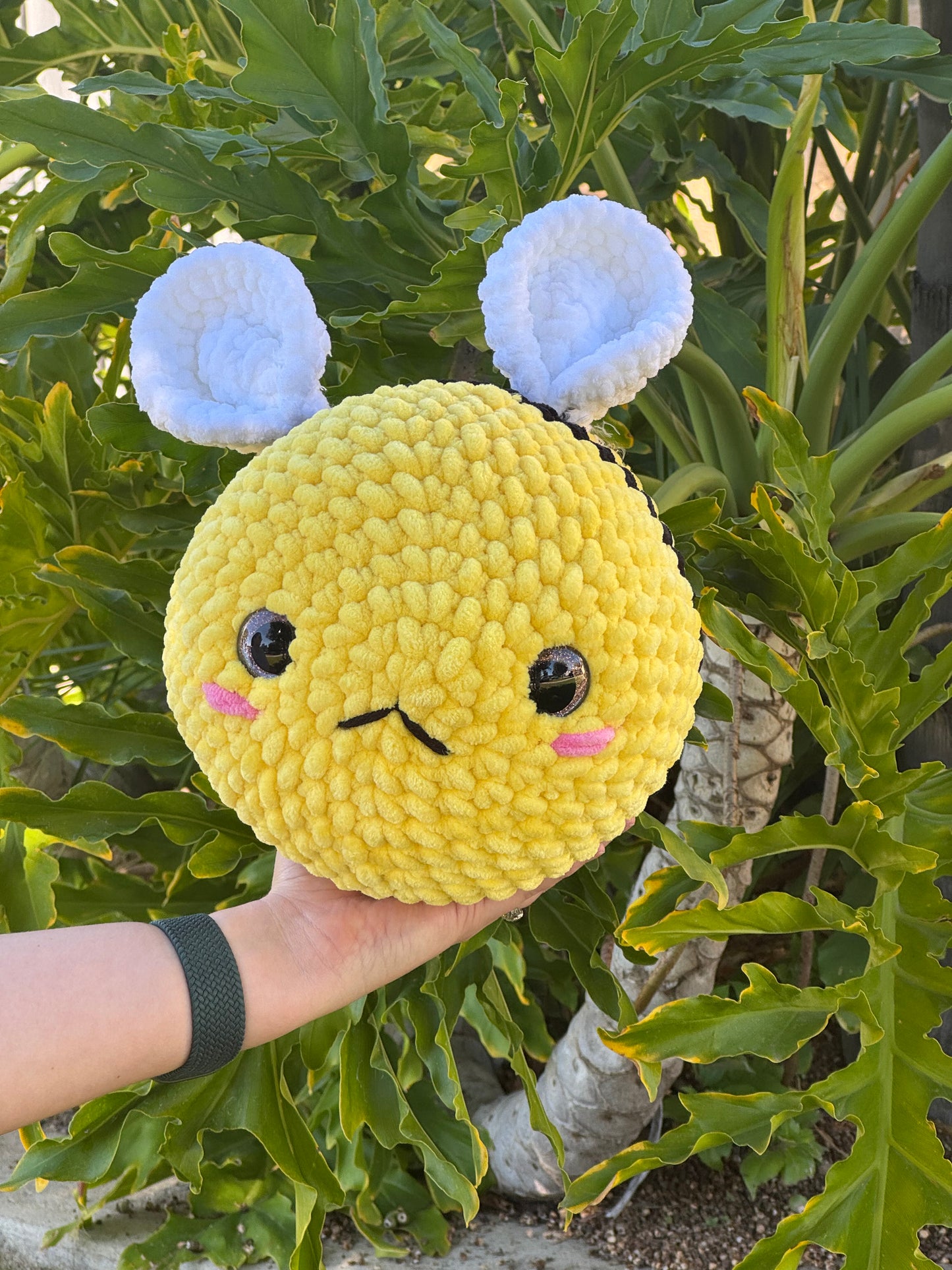🐝 Jumbo Plush Crocheted Bee – Handmade, Soft & Cuddly Amigurumi Bee Plushie 🐝