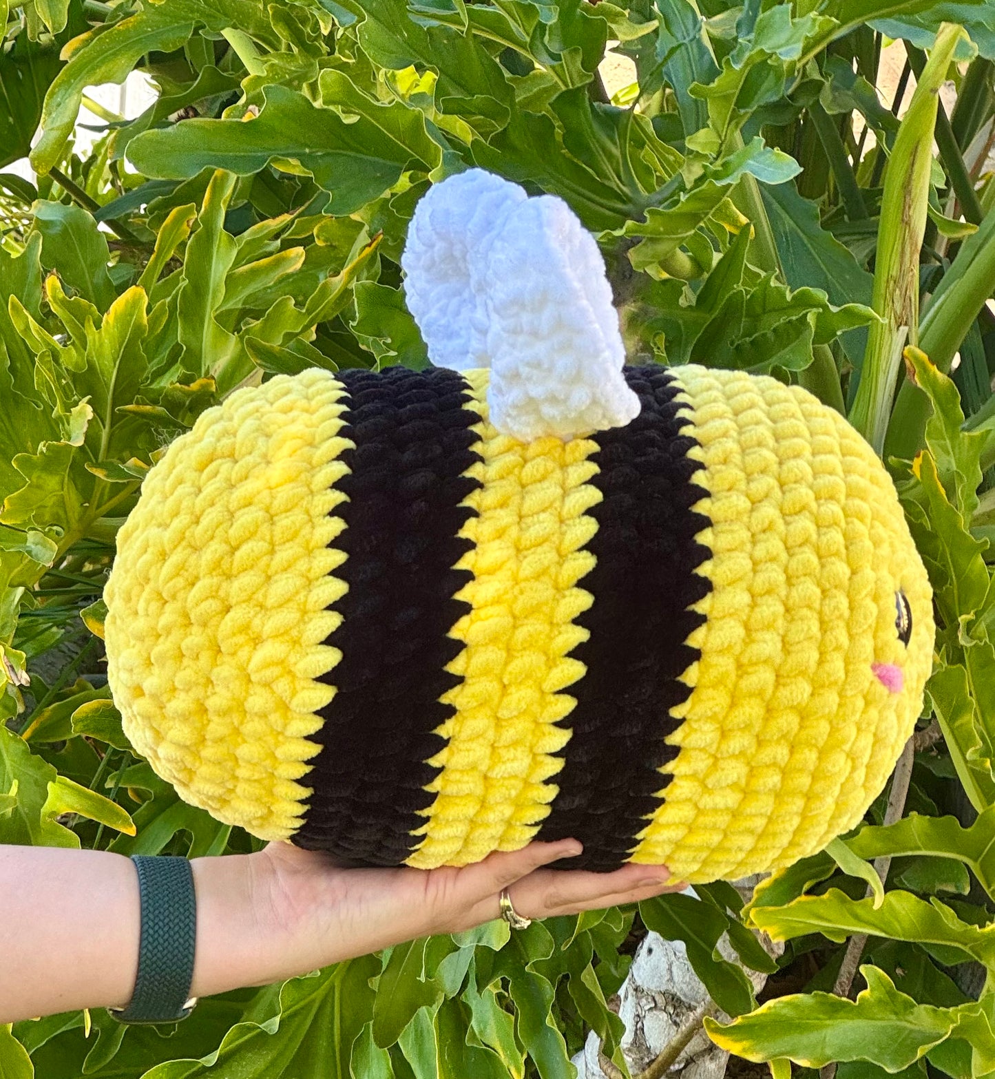 🐝 Jumbo Plush Crocheted Bee – Handmade, Soft & Cuddly Amigurumi Bee Plushie 🐝